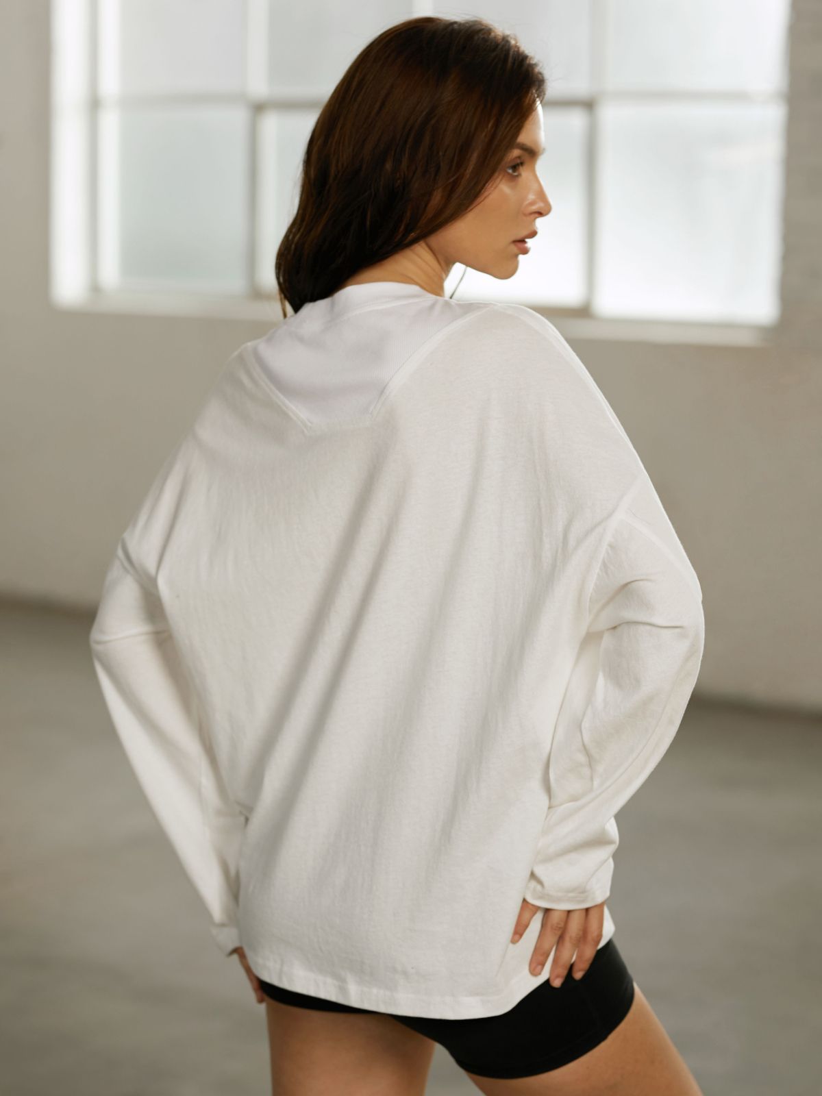 Street Essential - Crewneck Long Sleeve Top