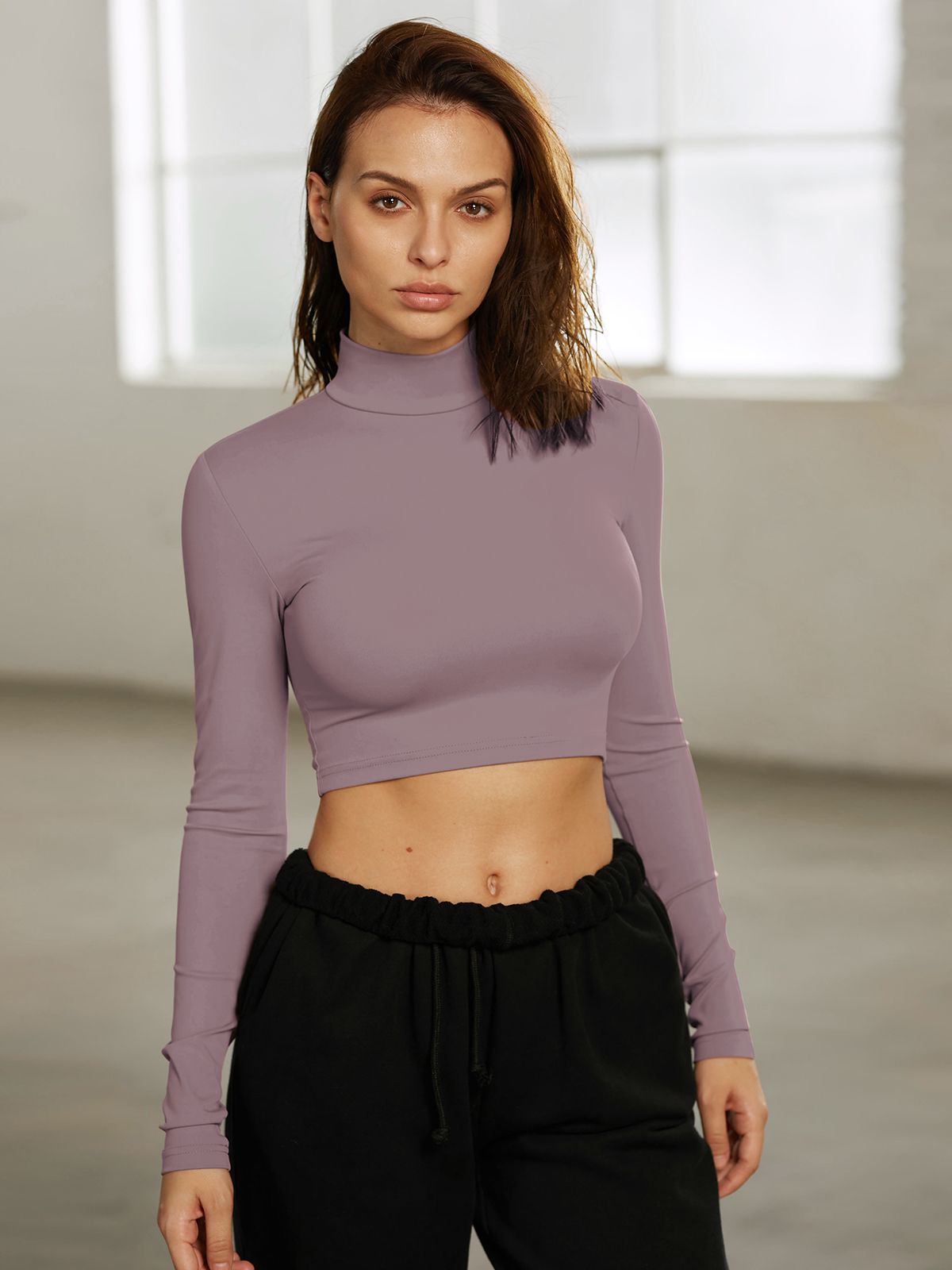 Street Essential - Solid Colored High Neck Performance Longe Sleeve Top