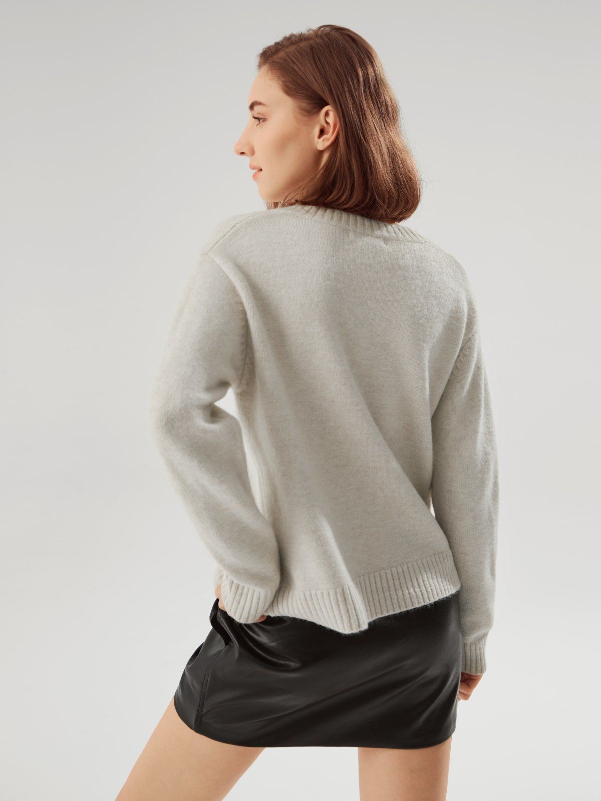 Cashmere V-Neck Essential Sweater