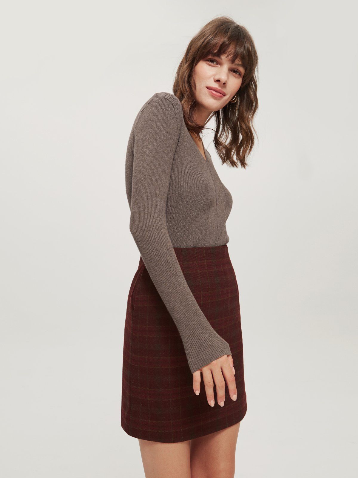 Ribbed V-Neck Thin Sweater